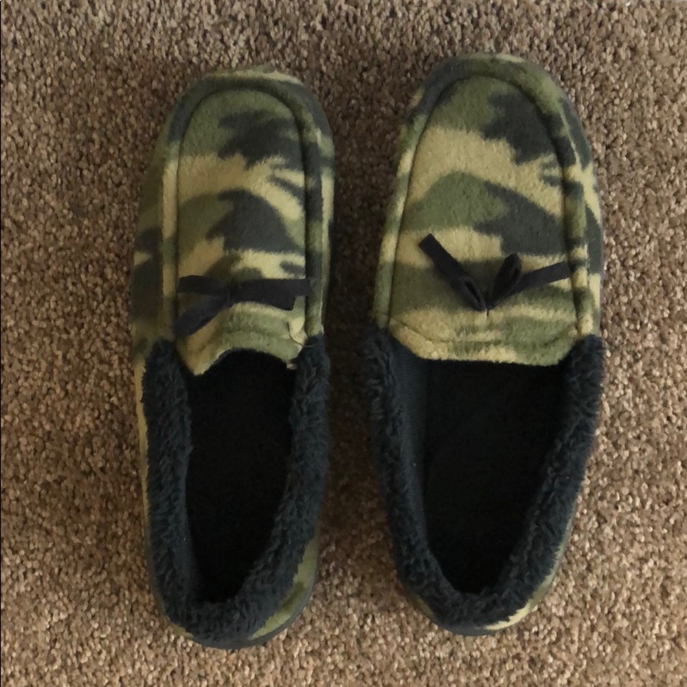 Young men’s slippers